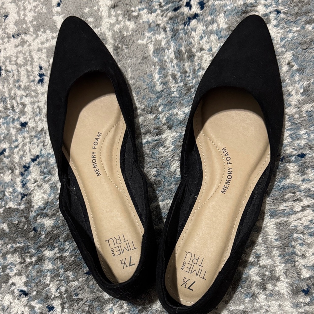 Time and Tru Women's Black Pointed Flats